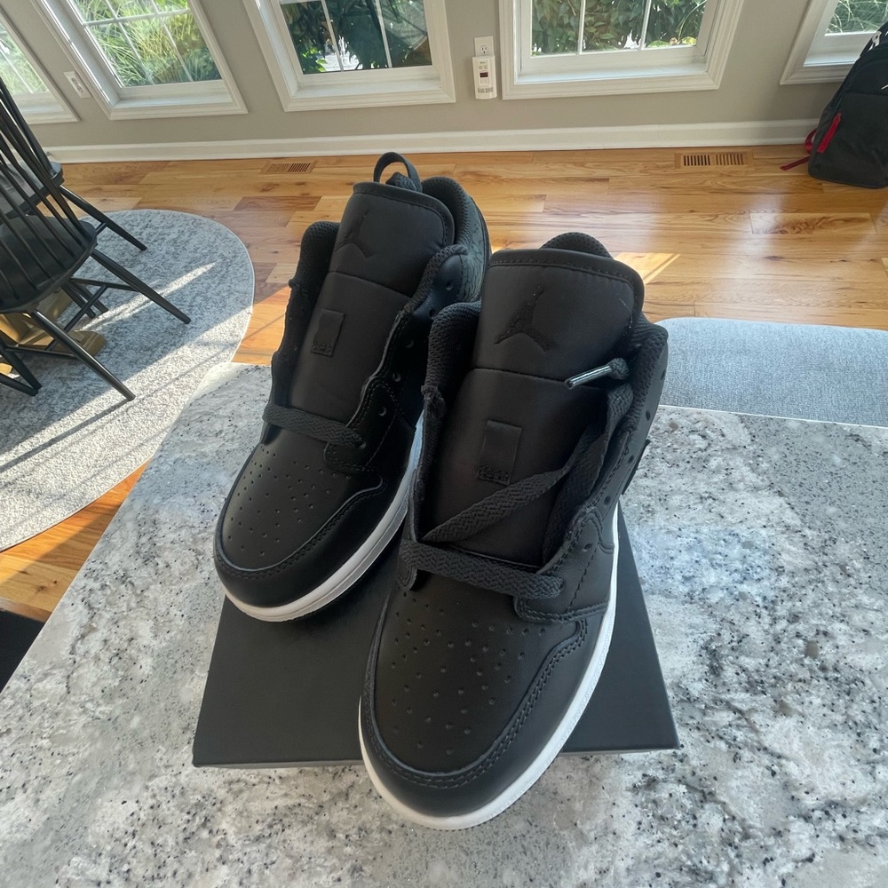Boys Jordans- 4Y- Brand New